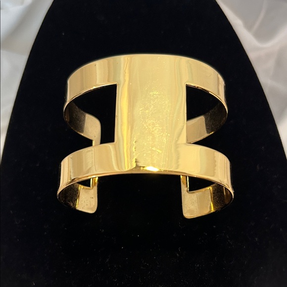 CC Skye Shiny Gold Open Cuff - Picture 1 of 6